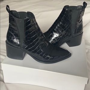 NIB Steve Madden Crocodile Booties